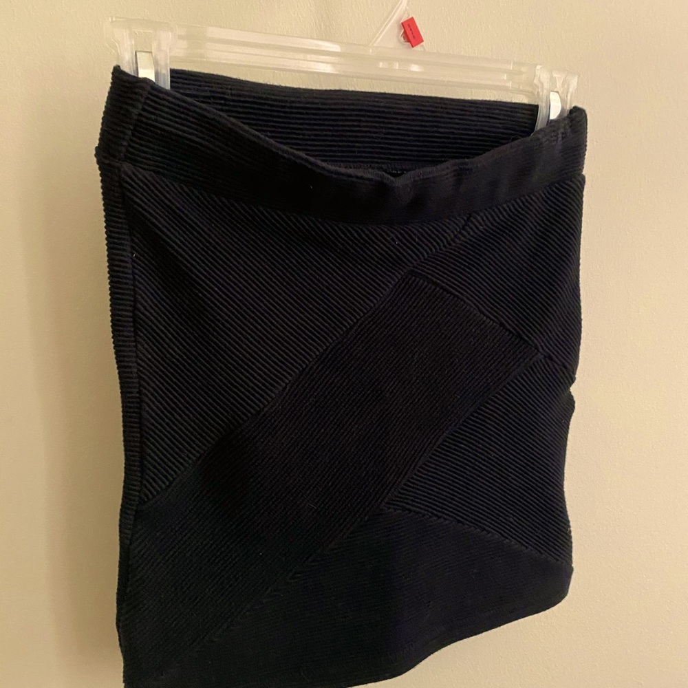 Guess mini skirt size small black